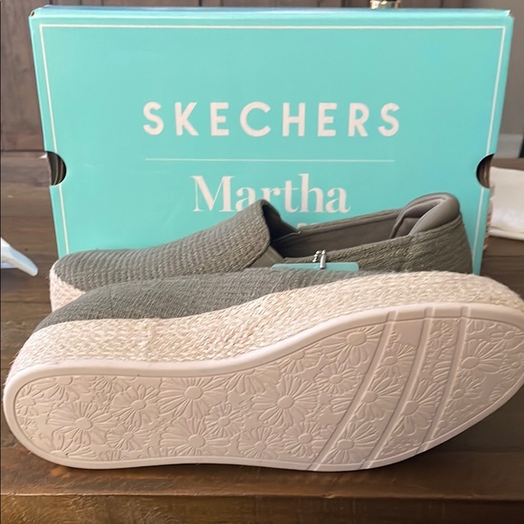 Skechers Gray Slip-On Shoes Size 8 olive color - Picture 2 of 5